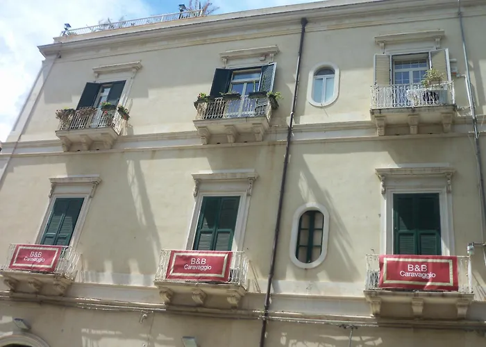 B&B Caravaggio Basic Rooms Near OrtigiaAlbergo